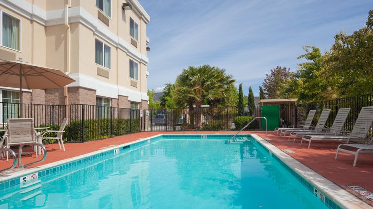 Holiday Inn Express Pool