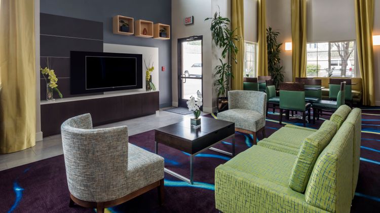 Holiday Inn Express Lobby