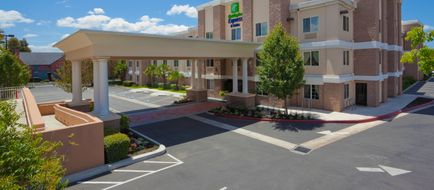 Holiday Inn Express Exterior