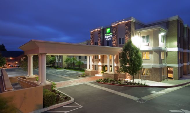 Holiday Inn Express Exterior