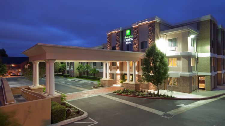 Holiday Inn Express Exterior