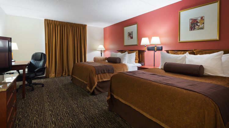 Chicago Club Inn & Suites Room