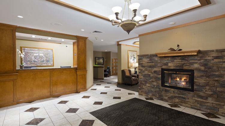 Chicago Club Inn & Suites Lobby