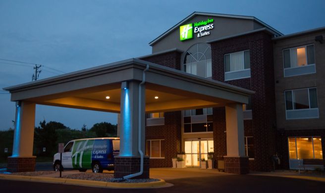 Holiday Inn Express Hotel & Suites Exterior