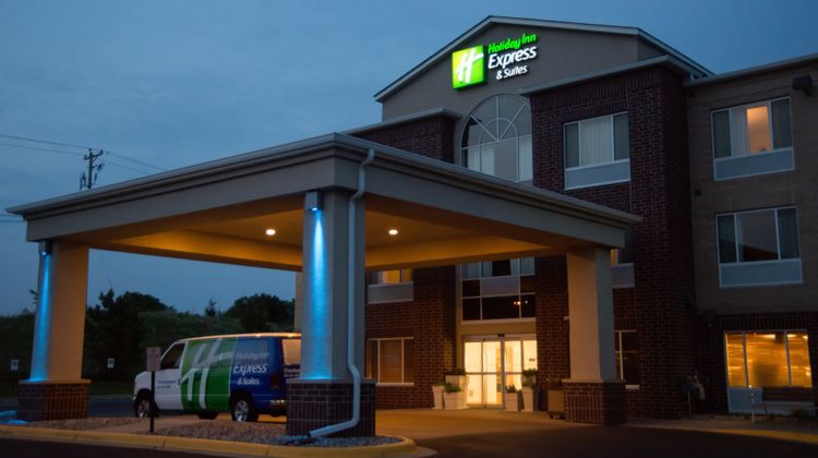 Holiday Inn Express Hotel & Suites Exterior
