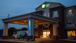 Holiday Inn Express Hotel & Suites