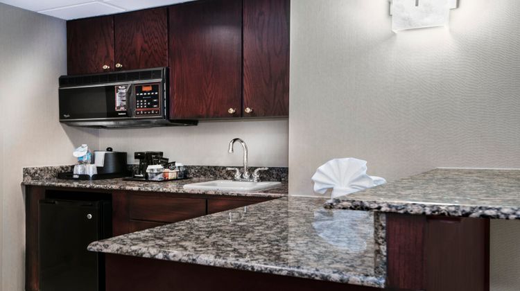 Holiday Inn Springdale Suite