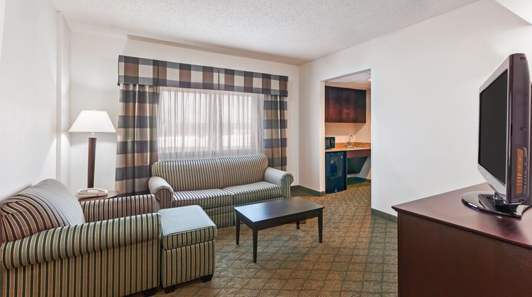 Holiday Inn Springdale Suite