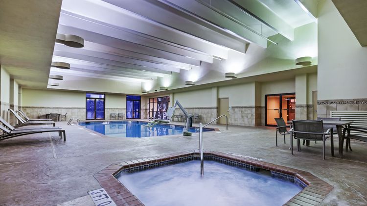Holiday Inn Springdale Pool