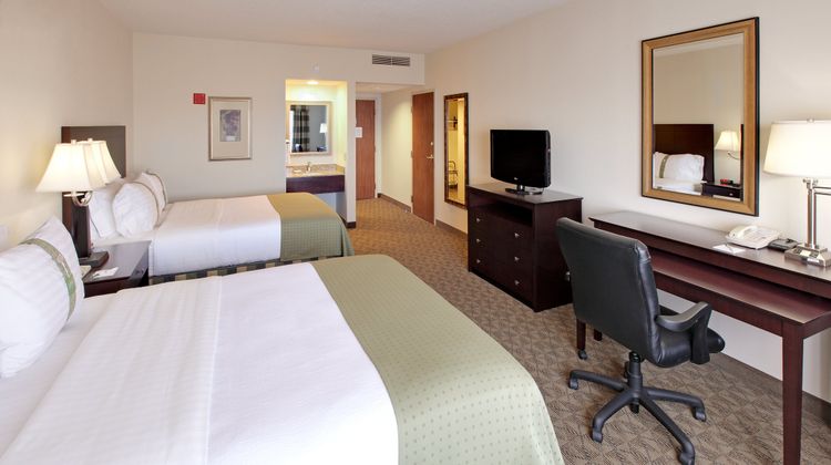 Holiday Inn Springdale Room