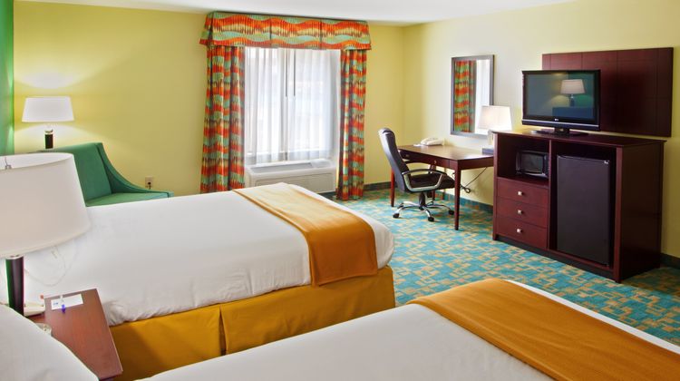 Holiday Inn Express Thornburg Room
