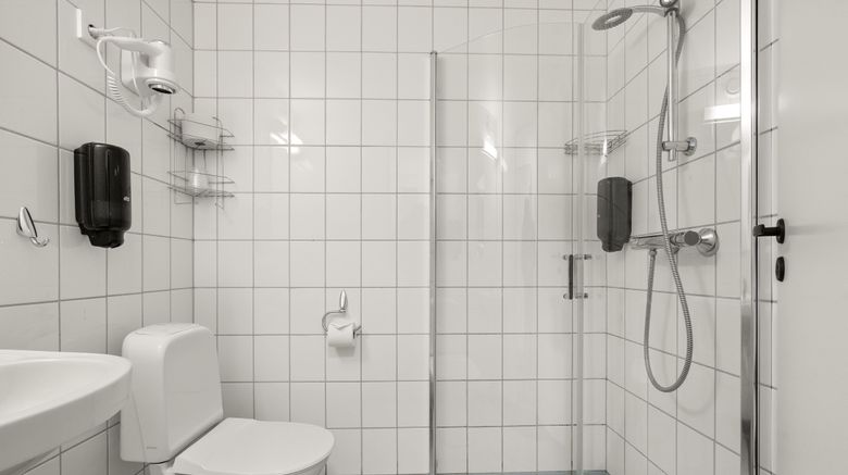 <b>Kinn Hotel Floro Room</b>. Images powered by <a href="https://www.leonardoworldwide.com/" title="Leonardo Worldwide" target="_blank">Leonardo</a>.