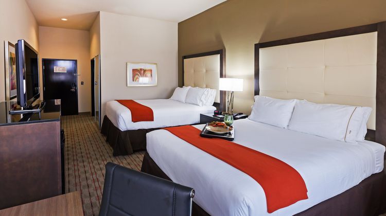 Holiday Inn Express Frisco Room