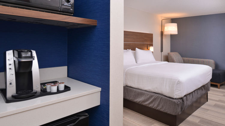 Holiday Inn Express Olean Room