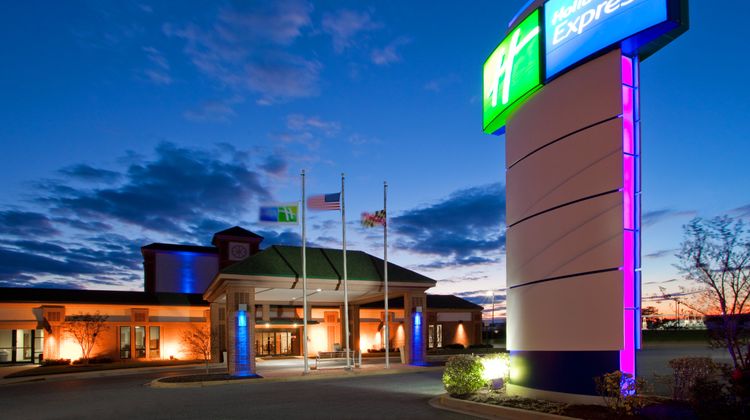 Holiday Inn Express Cambridge Exterior