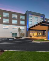 Holiday Inn Express & Suites Gainesville
