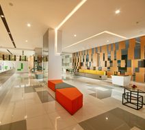 Holiday Inn Express Leshan City Square Lobby