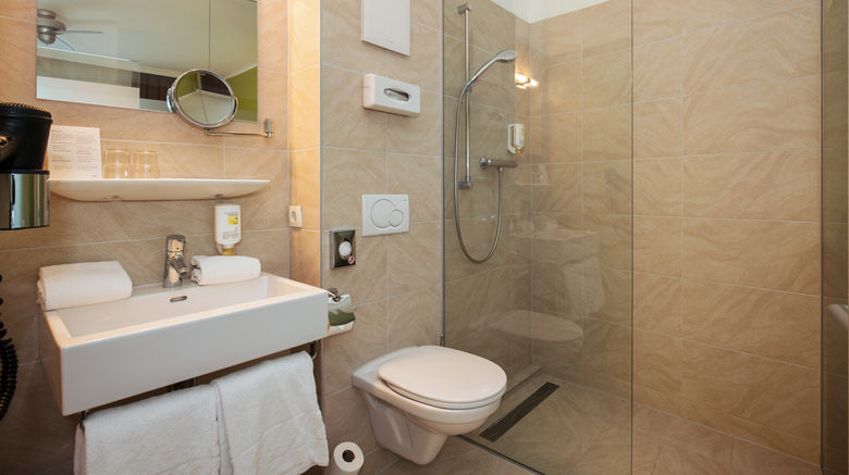 <b>Basic Hotel Innsbruck Room</b>. Images powered by <a href="https://www.leonardoworldwide.com/" title="Leonardo Worldwide" target="_blank">Leonardo</a>.