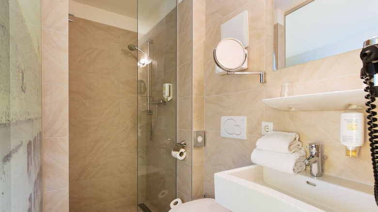 <b>Basic Hotel Innsbruck Room</b>. Images powered by <a href="https://www.leonardoworldwide.com/" title="Leonardo Worldwide" target="_blank">Leonardo</a>.