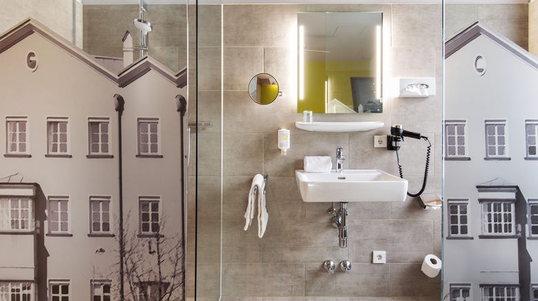 <b>Basic Hotel Innsbruck Room</b>. Images powered by <a href="https://www.leonardoworldwide.com/" title="Leonardo Worldwide" target="_blank">Leonardo</a>.