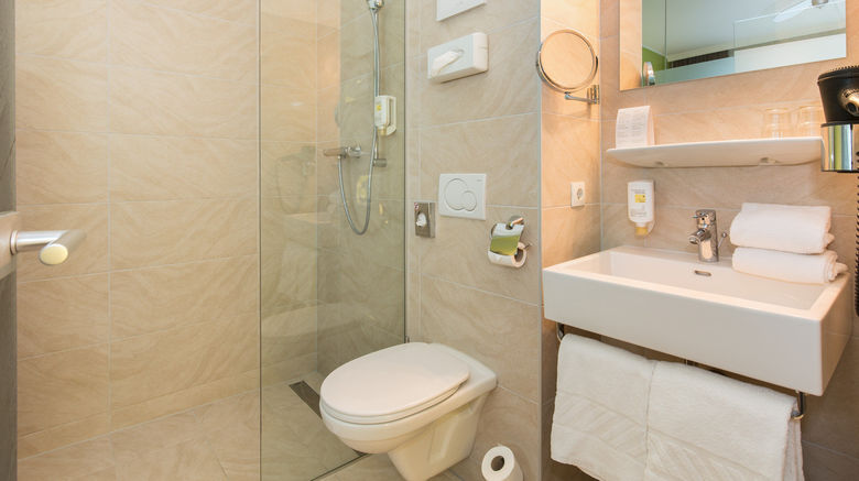 <b>Basic Hotel Innsbruck Room</b>. Images powered by <a href="https://www.leonardoworldwide.com/" title="Leonardo Worldwide" target="_blank">Leonardo</a>.