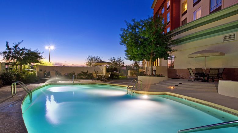 <b>Holiday Inn & Suites Phoenix Airport Pool</b>. Images powered by <a href="https://www.leonardoworldwide.com/" title="Leonardo Worldwide" target="_blank">Leonardo</a>.