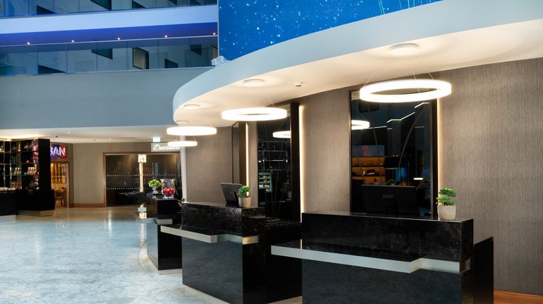 <b>Crowne Plaza Heathrow T4 Lobby</b>. Images powered by <a href="https://www.leonardoworldwide.com/" title="Leonardo Worldwide" target="_blank">Leonardo</a>.