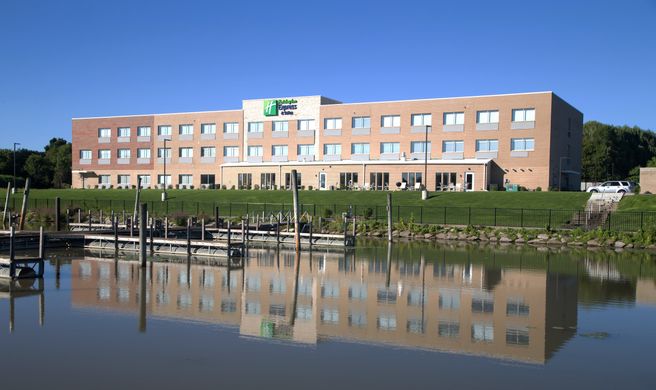 Holiday Inn Express & Suites Port Huron Exterior