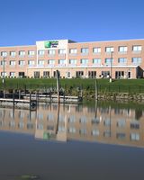 Holiday Inn Express & Suites Port Huron
