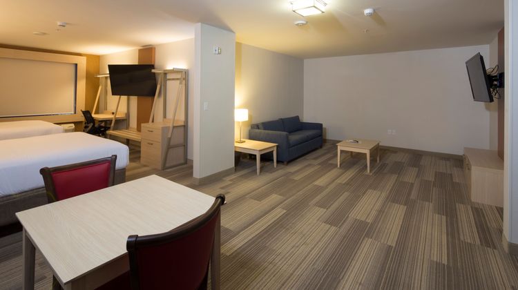 Holiday Inn Express & Suites Port Huron Room