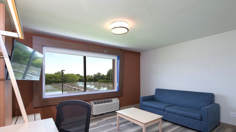 <b>Holiday Inn Express & Suites Port Huron Suite</b>. Images powered by <a href="https://www.leonardoworldwide.com/" title="Leonardo Worldwide" target="_blank">Leonardo</a>.