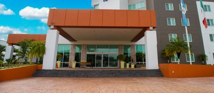 Holiday Inn Express Exterior