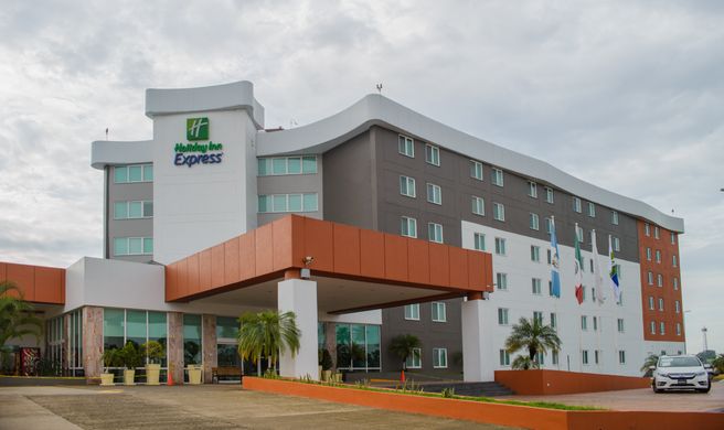 Holiday Inn Express Exterior