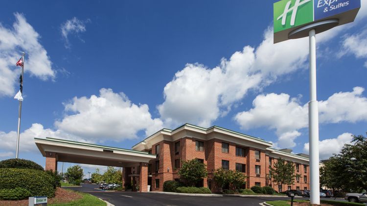 Holiday Inn Express Hotel & Suites Exterior