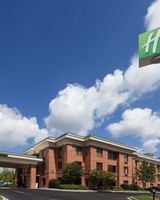 Holiday Inn Express Hotel & Suites