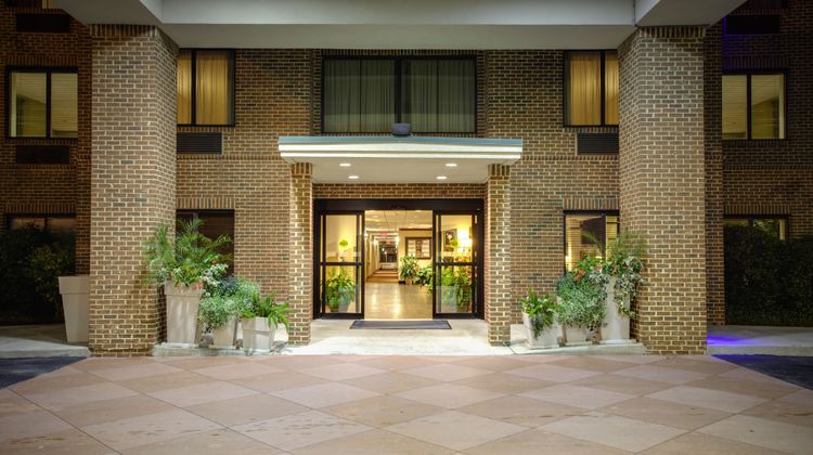 Holiday Inn Express Hotel & Suites Exterior