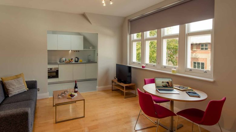 <b>Premier Suites Reading Room</b>. Images powered by <a href="https://www.leonardoworldwide.com/" title="Leonardo Worldwide" target="_blank">Leonardo</a>.