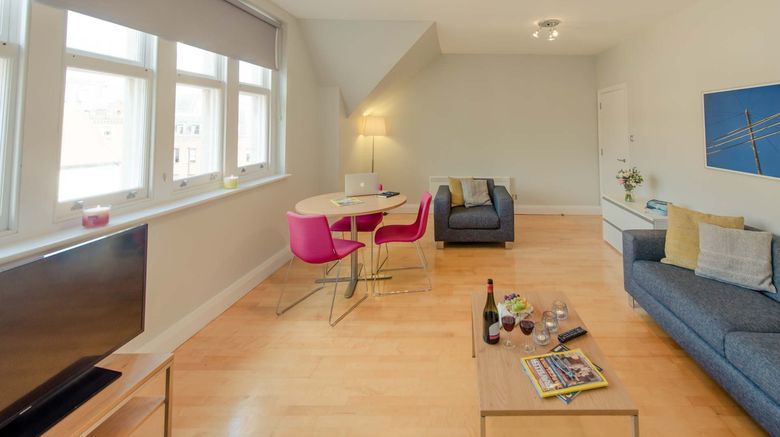<b>Premier Suites Reading Room</b>. Images powered by <a href="https://www.leonardoworldwide.com/" title="Leonardo Worldwide" target="_blank">Leonardo</a>.
