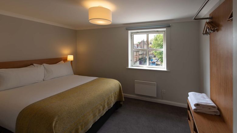 <b>Premier Suites Reading Suite</b>. Images powered by <a href="https://www.leonardoworldwide.com/" title="Leonardo Worldwide" target="_blank">Leonardo</a>.