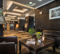 Rosslyn Central Park Hotel Lobby