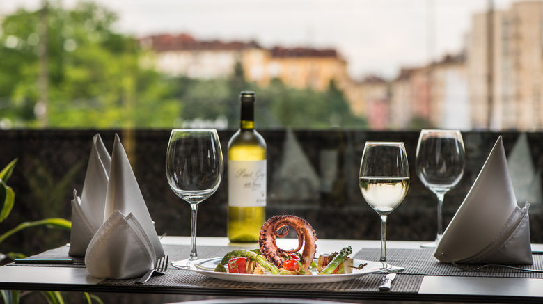 <b>Rosslyn Central Park Hotel Restaurant</b>. Images powered by <a href="https://www.leonardoworldwide.com/" title="Leonardo Worldwide" target="_blank">Leonardo</a>.