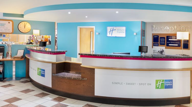 Holiday Inn Express Poole Lobby