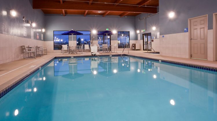 Holiday Inn Express Minneapolis Pool