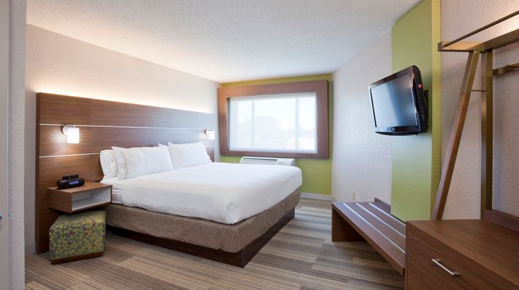 Holiday Inn Express Minneapolis Room