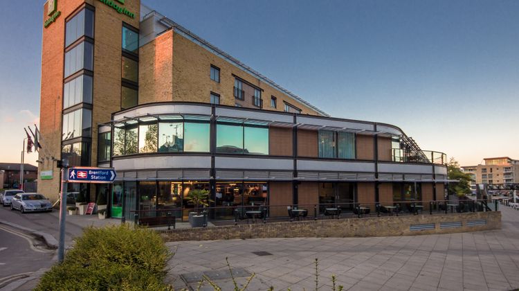 Holiday Inn Brentford Lock Exterior