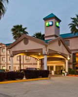 Holiday Inn Express Hotel & Suites
