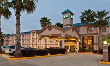 Holiday Inn Express Hotel & Suites