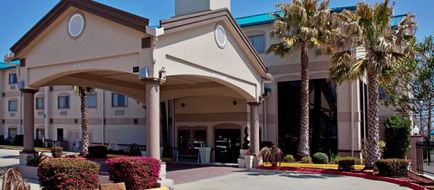 Holiday Inn Express Hotel & Suites Exterior