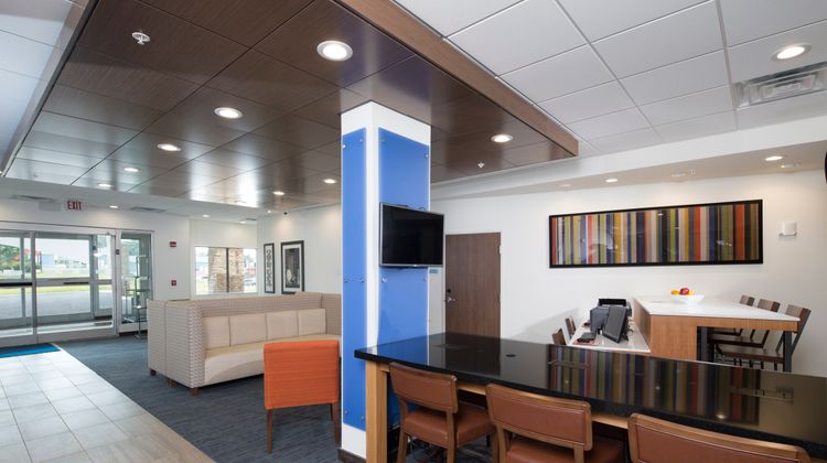 Holiday Inn Express & Suites La Porte Lobby