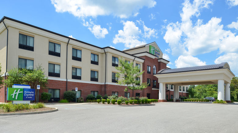 Holiday Inn Express and Suites Fairmont Exterior. Images powered by <a href="https://www.leonardoworldwide.com" target="_blank" rel="noopener">Leonardo</a>.